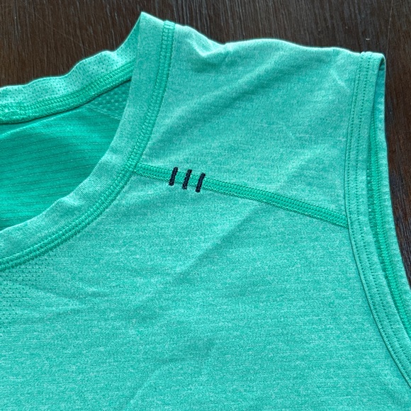 Lululemon Metal Vent Tech Sleeveless Tank Top Shirt XL - Picture 2 of 7